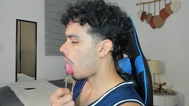 mateoleonee online show from March 2025 11:59:02 PM