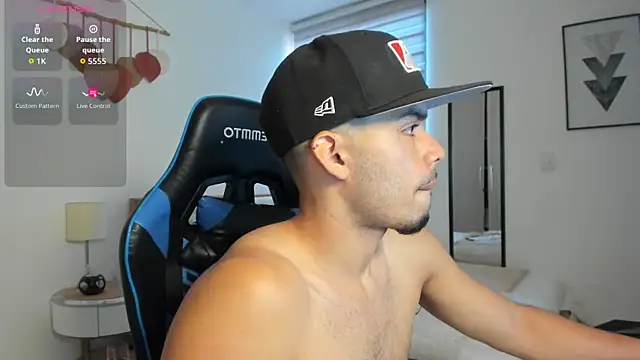 mateoleonee online show from October 2025 03:41:01 PM