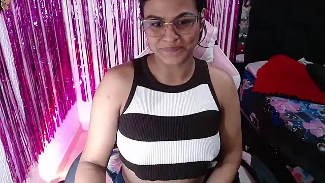 Snapshot of SweetAlmaa chatting on June 2026 11:58:01 AM SweetAlmaa online show from June 2026 11:58:01 AM