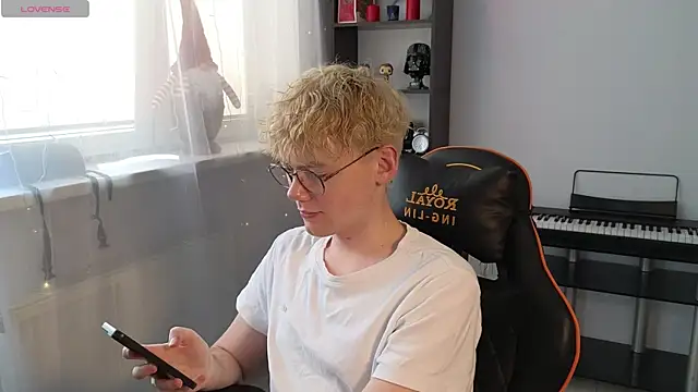 Keytaro online show from March 2025 01:57:02 PM