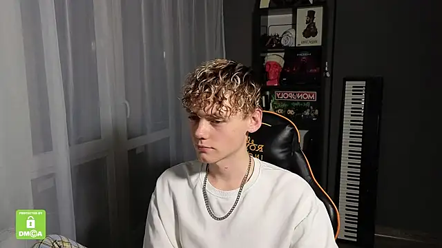 Keytaro online show from September 2025 07:27:01 PM