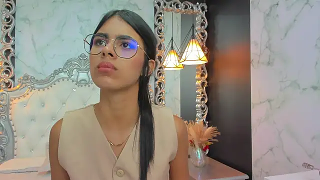 Isa little4u online show from January 2025 07:18:01 PM