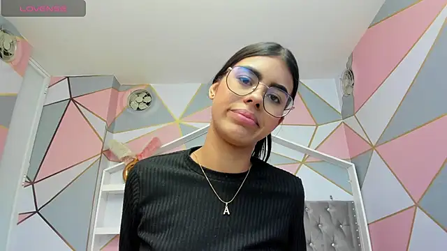 Isa little4u online show from February 2025 06:26:01 PM