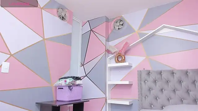 Isa little4u online show from February 2025 07:27:02 PM