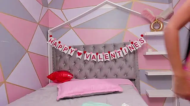 Isa little4u online show from February 2025 11:20:01 PM