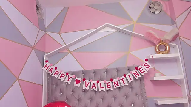 Isa little4u online show from February 2025 02:26:02 AM