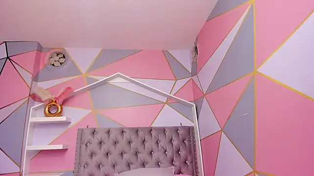 Isa little4u online show from February 2025 07:19:02 PM