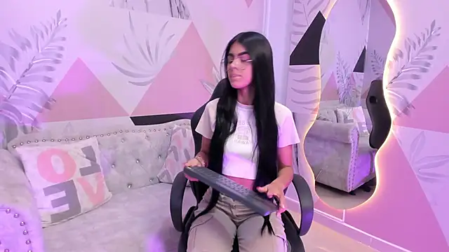 Isa little4u online show from March 2025 10:37:02 AM