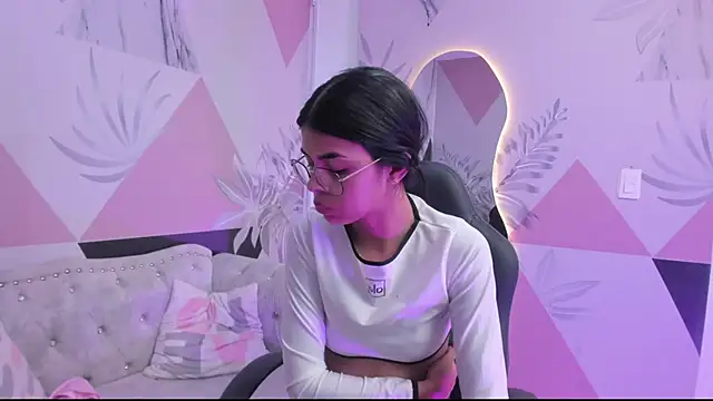 Isa little4u online show from March 2025 01:53:01 PM