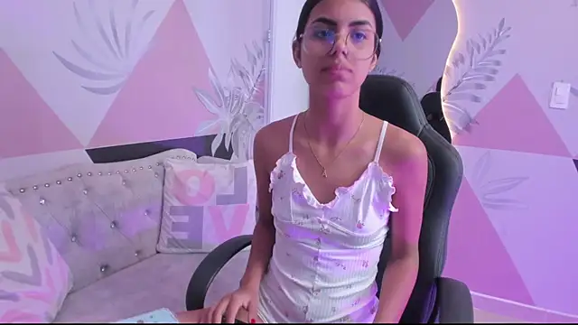 Isa little4u online show from March 2025 04:59:02 PM