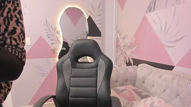 Isa little4u online show from March 2025 10:17:01 AM