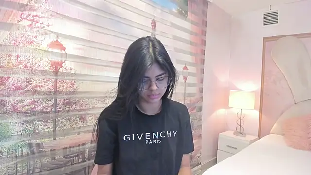 Isa little4u online show from September 2025 10:26:02 AM