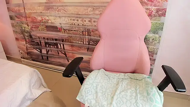 Isa little4u online show from October 2025 10:34:02 AM