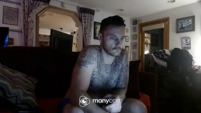 UnCuTupTheBuTT online show from October 2025 07:19:02 AM