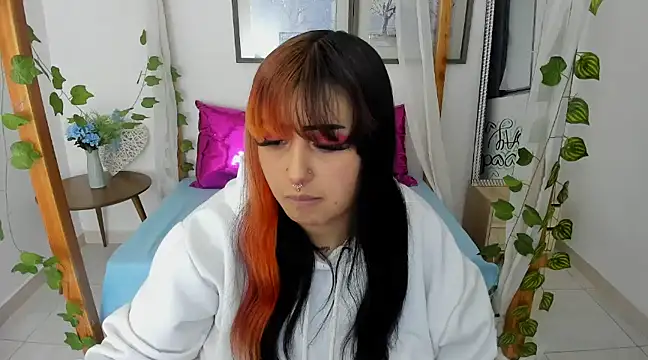 Snapshot of lussyevans24 chatting on February 2025 04:16:02 AM lussyevans24 online show from February 2025 04:16:02 AM