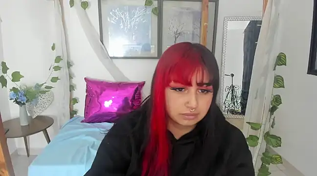 Snapshot of lussyevans24 chatting on February 2025 10:29:01 AM lussyevans24 online show from February 2025 10:29:01 AM