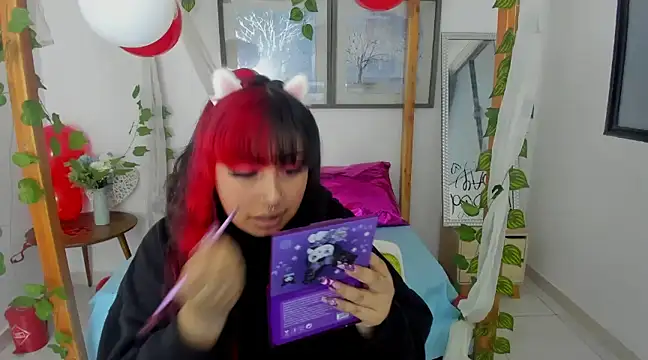 Snapshot of lussyevans24 chatting on February 2025 04:31:01 AM lussyevans24 online show from February 2025 04:31:01 AM