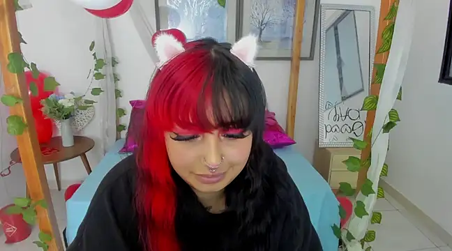 Snapshot of lussyevans24 chatting on February 2025 07:37:01 AM lussyevans24 online show from February 2025 07:37:01 AM