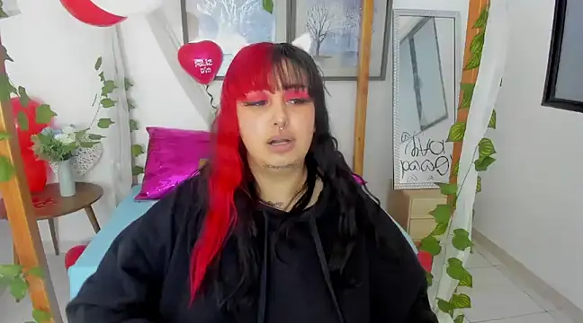 Snapshot of lussyevans24 chatting on February 2025 10:40:02 AM lussyevans24 online show from February 2025 10:40:02 AM