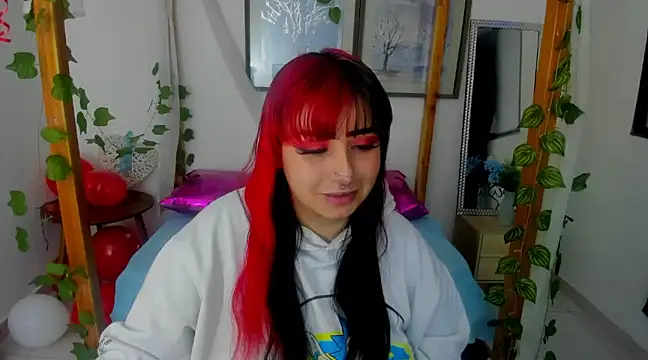 Snapshot of lussyevans24 chatting on February 2025 04:07:01 AM lussyevans24 online show from February 2025 04:07:01 AM