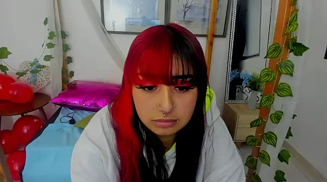 Snapshot of lussyevans24 chatting on February 2025 07:12:02 AM lussyevans24 online show from February 2025 07:12:02 AM