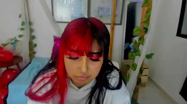 Snapshot of lussyevans24 chatting on February 2025 10:17:02 AM lussyevans24 online show from February 2025 10:17:02 AM