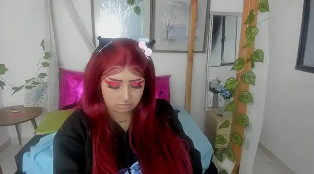 Snapshot of lussyevans24 chatting on February 2025 06:58:02 AM lussyevans24 online show from February 2025 06:58:02 AM