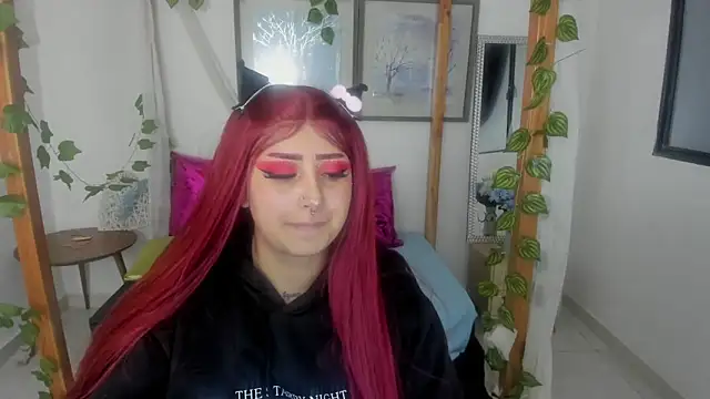 Snapshot of lussyevans24 chatting on February 2025 10:04:01 AM lussyevans24 online show from February 2025 10:04:01 AM