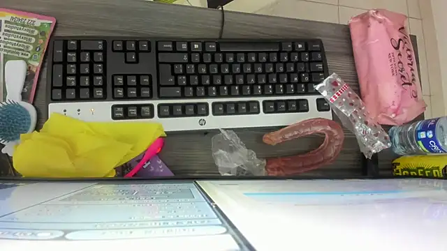 Snapshot of lussyevans24 chatting on March 2025 07:52:01 AM lussyevans24 online show from March 2025 07:52:01 AM