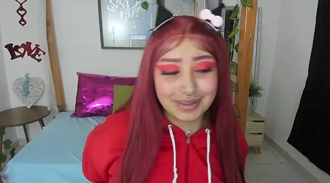 Snapshot of lussyevans24 chatting on March 2025 07:04:02 AM lussyevans24 online show from March 2025 07:04:02 AM