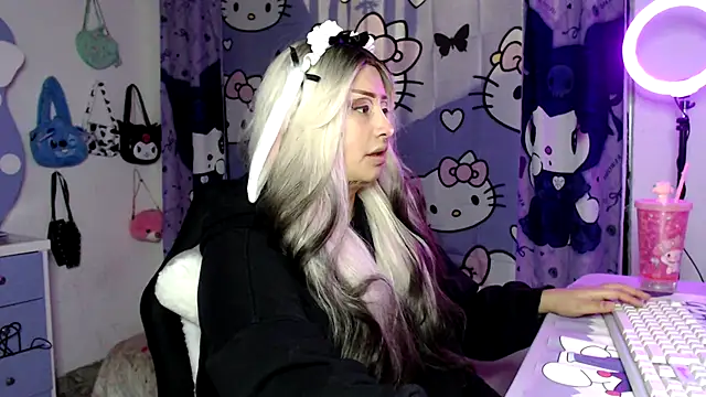 Snapshot of lussyevans24 chatting on November 2025 04:44:02 AM lussyevans24 online show from November 2025 04:44:02 AM