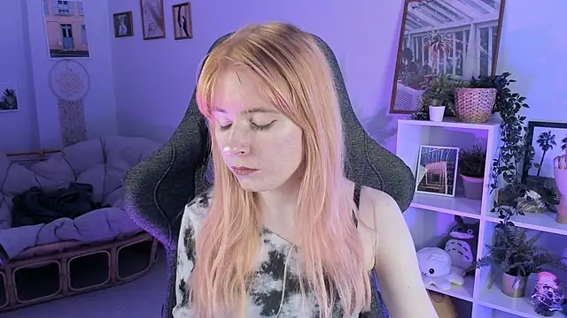 LexiWenford online show from March 2025 08:46:01 AM