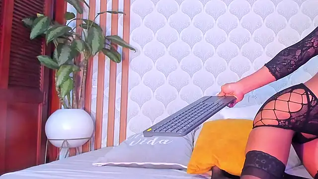 PamelaReall online show from December 2024 11:05:02 PM