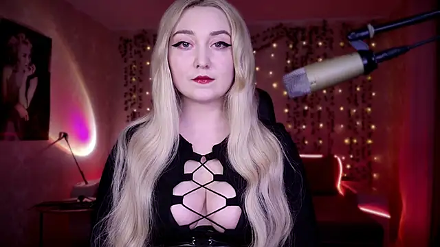 Snapshot of AllisonBlack_ chatting on April 2026 07:26:01 PM AllisonBlack online show from April 2026 07:26:01 PM