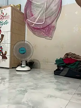 Linaannn online show from March 2025 10:37:02 AM