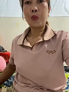 Linaannn online show from September 2025 11:38:02 PM