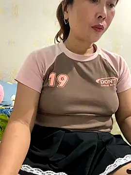 Linaannn online show from September 2025 12:26:01 PM