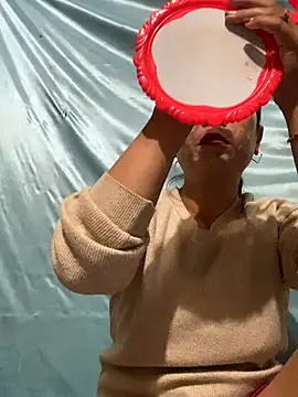 Linaannn online show from September 2025 12:15:01 AM