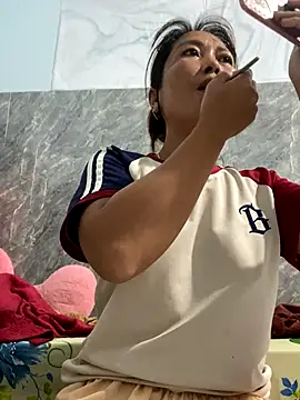 Linaannn online show from November 2025 11:14:01 PM