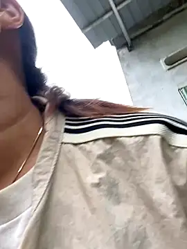 Linaannn online show from November 2025 03:05:01 AM