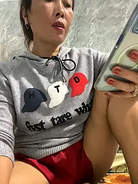 Linaannn online show from November 2025 11:54:02 AM