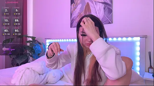 Veronica leal online show from October 2025 09:42:01 AM