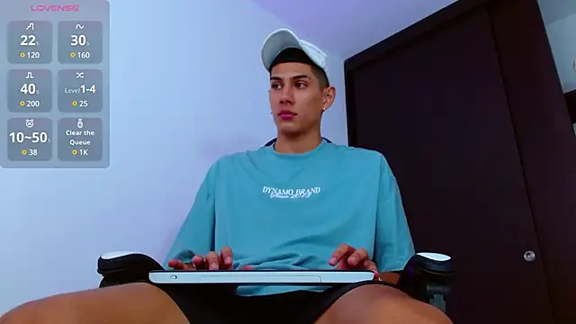 Snapshot of Valerio_20 chatting on February 2025 08:22:01 PM Valerio 20 online show from February 2025 08:22:01 PM