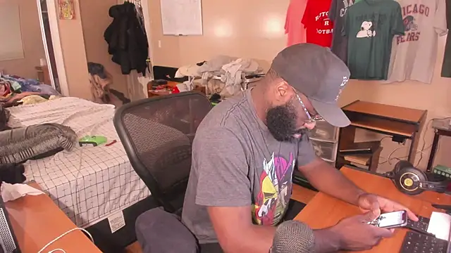 MrChuckDailyXXX online show from October 2025 10:52:02 PM