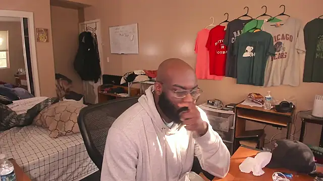 MrChuckDailyXXX online show from October 2025 01:45:02 PM