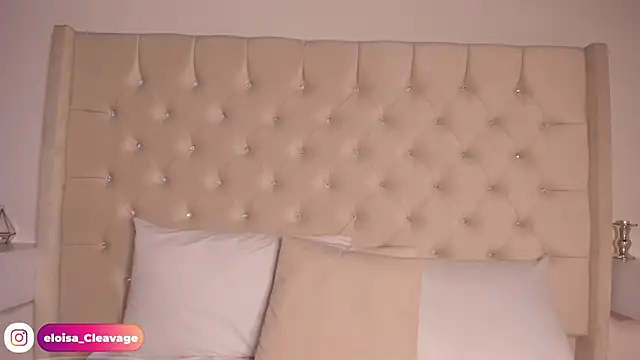 Eloisa cleavage  online show from January 2025 02:07:01 PM