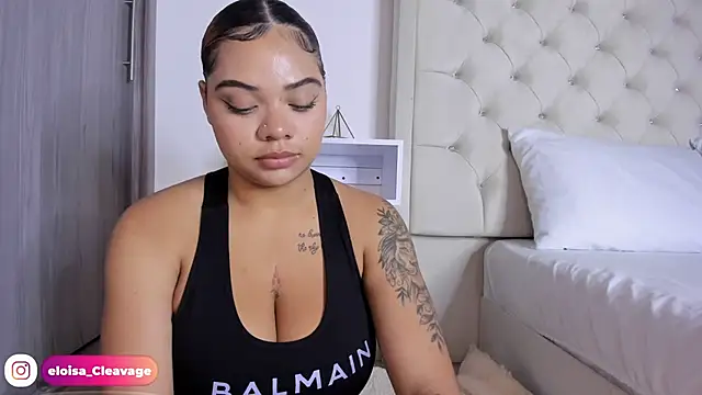 Eloisa cleavage  online show from February 2025 11:18:02 AM