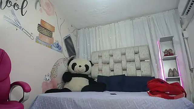 EMMA SWEETT1 online show from September 2025 12:32:02 PM