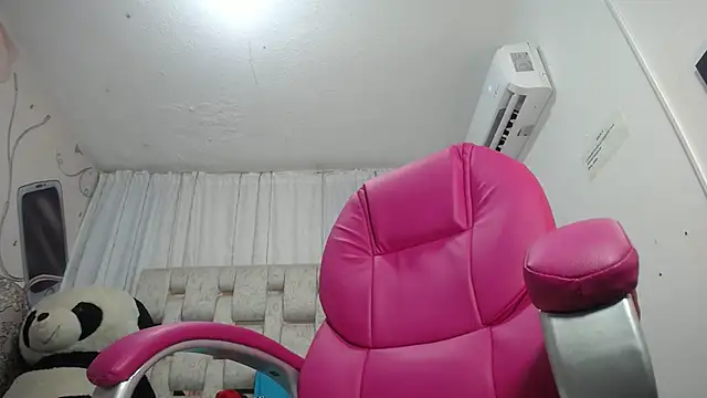 EMMA SWEETT1 online show from November 2025 12:48:02 PM