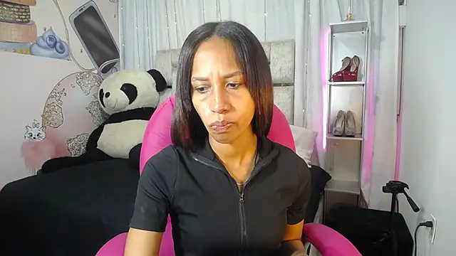 EMMA SWEETT1 online show from November 2025 06:30:02 PM